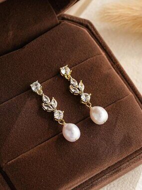 Elegant Pearl Drop Earrings – Gold Tone ✨